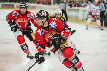 9.12.2012, Tiroler Wasserkraft Arena, Innsbruck, AUT, EBEL, HC TWK Innsbruck vs EC KAC, 29. Runde, im Bild Stefan Pittl, (HC TWK Innsbruck, # 84) Patrick Moessmer, (HC TWK Innsbruck, # 10) // during the Erste Bank Icehockey League 29th Round match betweenのeditorial素材