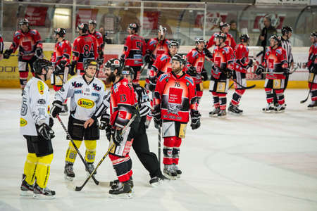 17.02.2013, Tiroler Wasserkraft Arena, Innsbruck, AUT, EBEL, HC TWK Innsbruck vs EC Dornbirn, 8. Qualifikationsrunde, im Bild Rauferei nach dem Spielende mit Antonin Manavian, (HC TWK Innsbruck, # 13), Danny Bois, (EC Dornbirn, #15) // during the Erste Baのeditorial素材