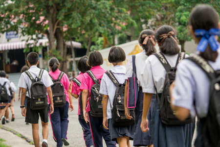 CHONBURI, THAILAND-AUGUST 3, 2017 : Thai students walk to school in the morningのeditorial素材