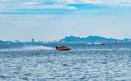 CHONBURI, THAILAND-NOVEMBER 25, 2017 : F5 boat with beautiful sky and sea in Bangsaen Power Boat 2017 at Bangsaen beach in Thailandのeditorial素材