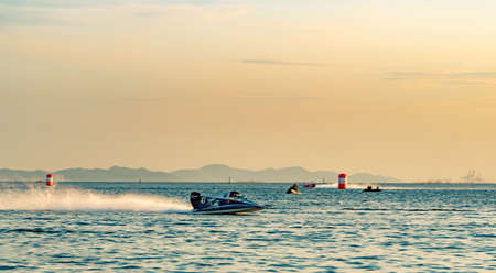 CHONBURI, THAILAND-NOVEMBER 25, 2017 :   boat with beautiful sky and sea in Bangsaen Power Boat 2017 at Bangsaen beach in Thailandのeditorial素材