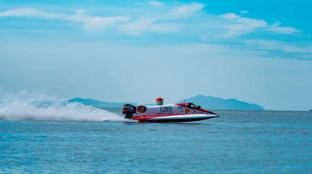 CHONBURI, THAILAND-NOVEMBER 26, 2017 : F1 boat in Bangsaen Power Boat 2017 at Bangsaen beach in Thailandのeditorial素材