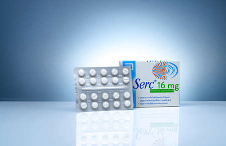 CHONBURI, THAILAND-MAY 24, 2020 : Serc for treatment vertigo and meniere disease. Betahistine mesilate round tablets pills near paper box package isolated on gradient background. White tablets pill.のeditorial素材