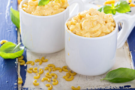 Macaroni and cheese served in mugsの写真素材