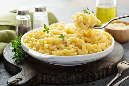 Macaroni and cheese on a white plateの写真素材