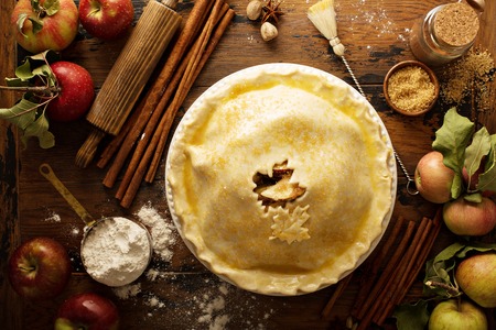 Homemade apple pie ready to be bakedの写真素材