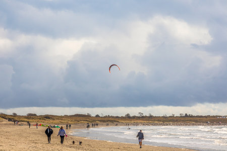 Middleton, Rhode Island - October 31, 2021: Scenic view of the seashore and residential area in Middleton, Rhode Island, from Second Beach Park. People walking on the beachのeditorial素材