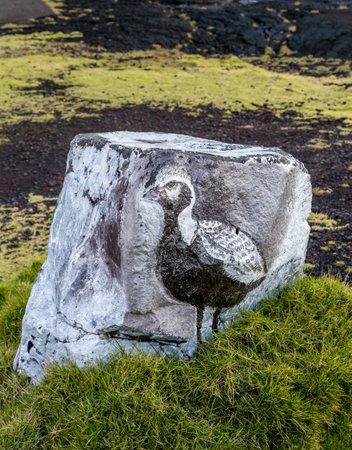 Hilo, Hawaii - December 1, 2021: A bird painted on the lava rock found on Paradise Cliffs in Hilo, Hawaiiのeditorial素材