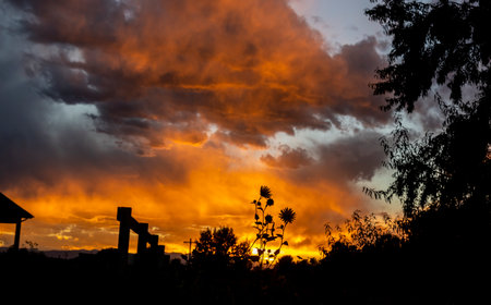 Colorado Living. Centennial, Colorado - Denver Metro Area Residential Fall Sunset Sky Viewの写真素材