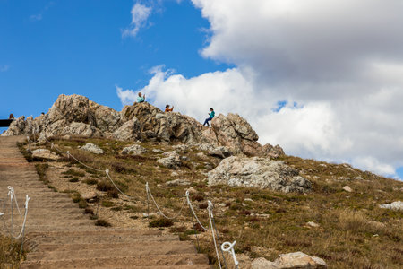 Estes Park, Colorado - September 17, 2023: Colorado Nature. Scenic view in Rocky Mountain National Park. People enjoying the beautiful viewのeditorial素材