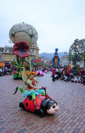 HONG KONG - FEB 18, 2018: Tinkerbell-like is hopping on ladybug and driving during the Disney Parade at The Disneyland Hong Kongのeditorial素材
