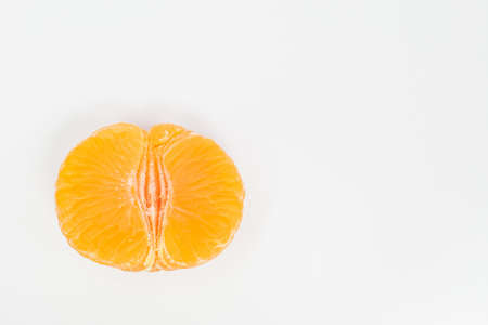 Some slices of clementine on a white backgroundの写真素材