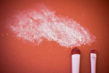 make up brushes  white eyeshadow powder on brownの写真素材