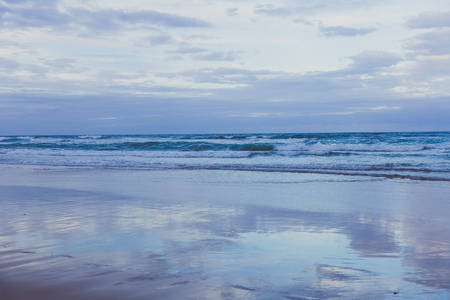 GOLD COAST, AUSTRALIA - January 13th, 2015: the Pacific Ocean and beach in Surfers Paradiseのeditorial素材
