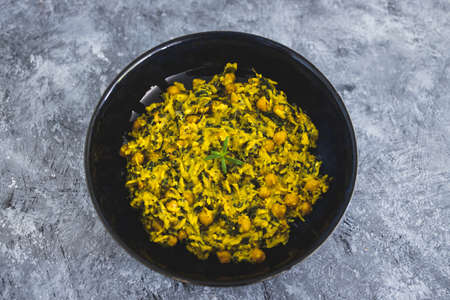 healthy plant-based food recipes, vegan spinach chickpea coconut curry with turmeric riceの写真素材