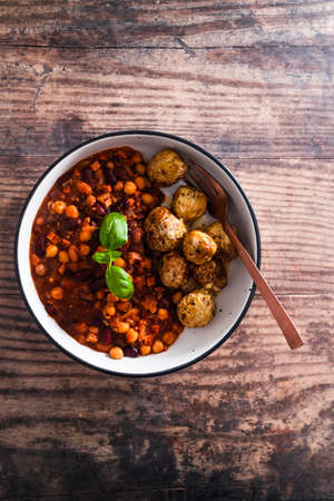 vegan bean chilli and roast potatoes, healthy plant-based food recipesの写真素材