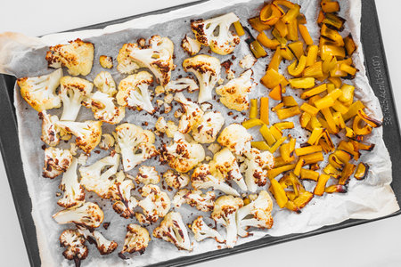 roasted cauliflower and yellow capsicum on baking tray forhealthy recipes theme, prediabetes and diabetes-friendly mealsの写真素材
