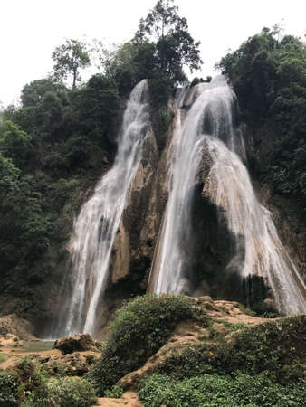 Magnificent waterfallの素材