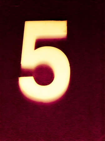 Number 5 glowing in the darkの素材