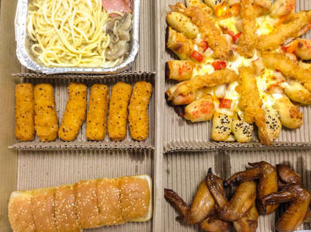 Complete dinner in one boxの素材