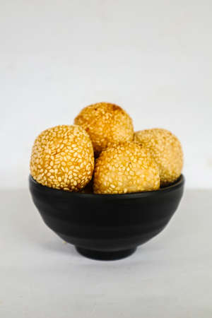 "onde-onde or sesame ball or Jian Dui  is fried Chinese pastry made from glutinous rice flour and coated with sesame seeds filled with bean paste.
isolated on white background"の写真素材