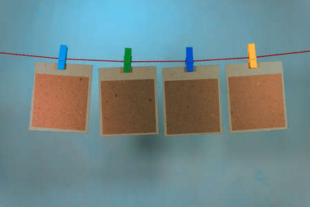 memo hanged with clothespinの写真素材
