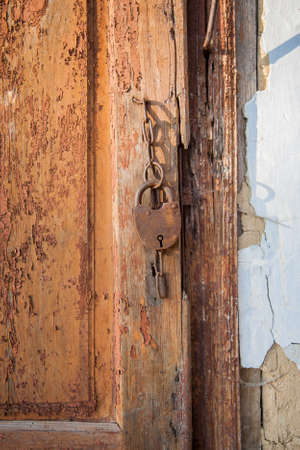 The very old door closed for everyoneの写真素材
