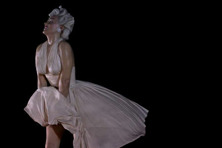 PALM SPRINGS, CA - JUNE 18: This large statue of iconic Marilyn Monroe is enjoying a temporary stay on June 18, 2013 in Palm Springs, CA.のeditorial素材