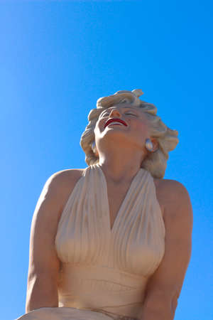 PALM SPRINGS, CA - JUNE 18: This large statue of iconic Marilyn Monroe is enjoying a temporary stay on June 18, 2013 in Palm Springs, CA.のeditorial素材