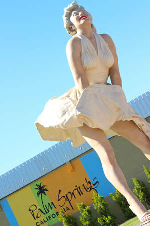 PALM SPRINGS, CA - JUNE 18: This large statue of iconic Marilyn Monroe is enjoying a temporary stay on June 18, 2013 in Palm Springs, CA.のeditorial素材