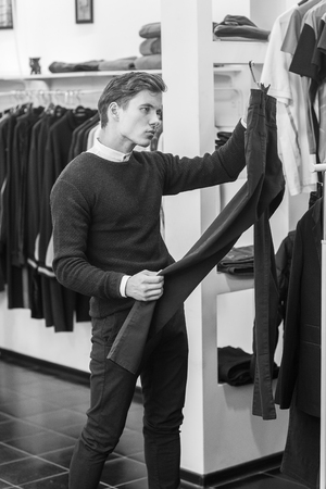 man choice jeans in shopの写真素材