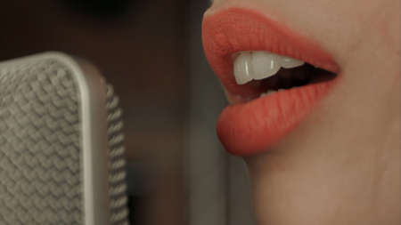 Singing woman with retro microphoneの写真素材