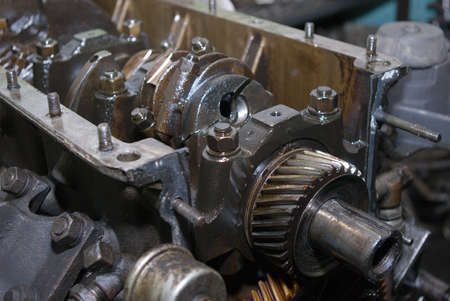 Set linked metal gears the automobile mechanism in plentiful greasing