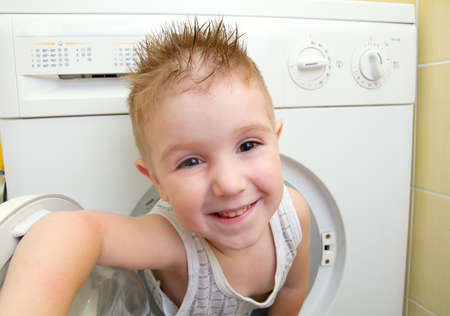  caucasian  small boy from washer の写真素材