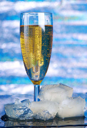  Closeup of the bubbles in a glass of champagne の写真素材