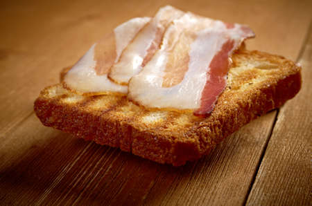 pile  toasted bread slices for bacon Close up of toasted white bread in slicesの写真素材