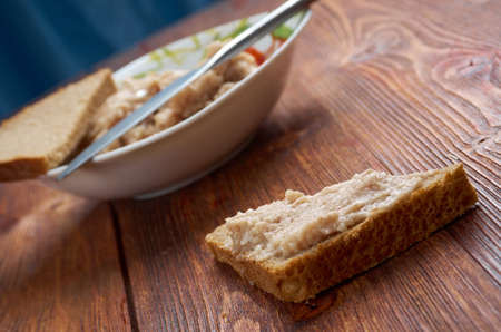 Vorschmack - s an originally East European salty meat dish prepared mainly out of minced meat, anchovies or herring and onions.Slice of toasted  with forshmakの写真素材