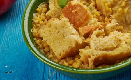 Egyptian cuisine . Traditional Yellow lentil fÐ°tta