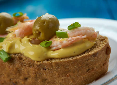 Shrimp Rolls , New England-Style Seafood Sandwiches