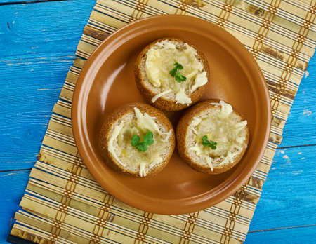 Onion Soup Bread Bowls , French Onion Soup into the bread bowls.の写真素材