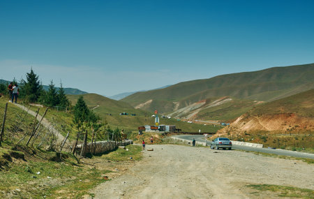 Chyjyrchyk pass , Pamir Highway, Kyrgyzstan , Central Asiaのeditorial素材