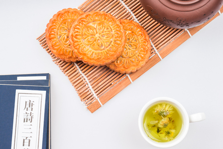 Mid-Autumn Festival moon cake on wooden boardの写真素材