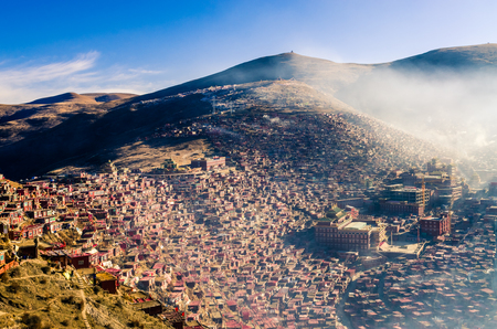 SICHUAN, CHINA - SEP 19 2014: Larung Gar(Larung Five Sciences Buddhist Academy). a famous Lamasery in Seda, Sichuan, China.のeditorial素材