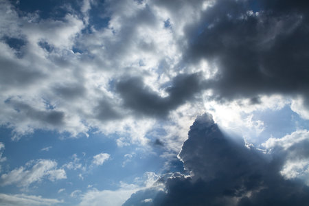 dark cloud in the sky during the day