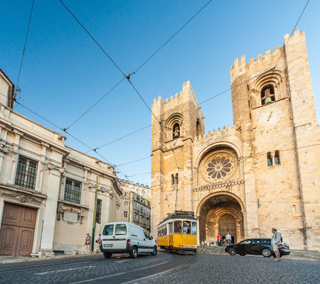 LISBON, PORTUGAL - OCTOBER 12, 2012: Se (Lisbon Cathedral) with a traditional yellow tram in Lisbon, Portugalのeditorial素材
