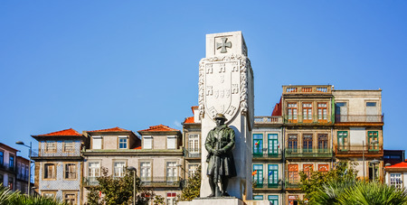 PORTO,PORTUGAL - OCTOBER 20,2012 : Monument in Porto, Portugalのeditorial素材