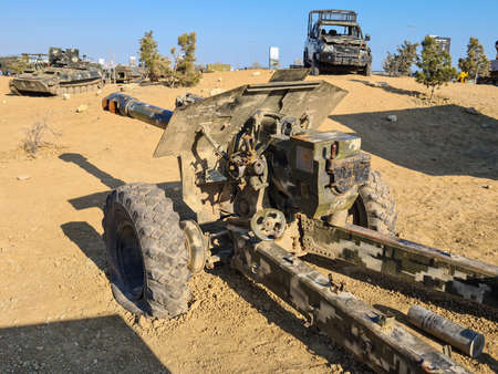 D-1 howitzer M1943 is a Soviet World War II-era 152.4 mm howitzer - Baku, Azerbaijan, 04-16-2021のeditorial素材