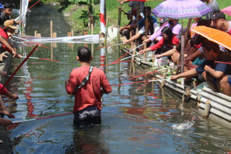 Unidentified Thai people cross the river in Bangkok, Thailand.の写真素材