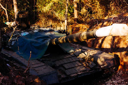 The tank from the hidden position is disguised in the trenchの写真素材