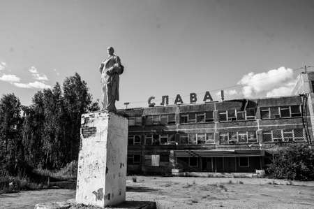 Abandon building with an outdoor statueのeditorial素材